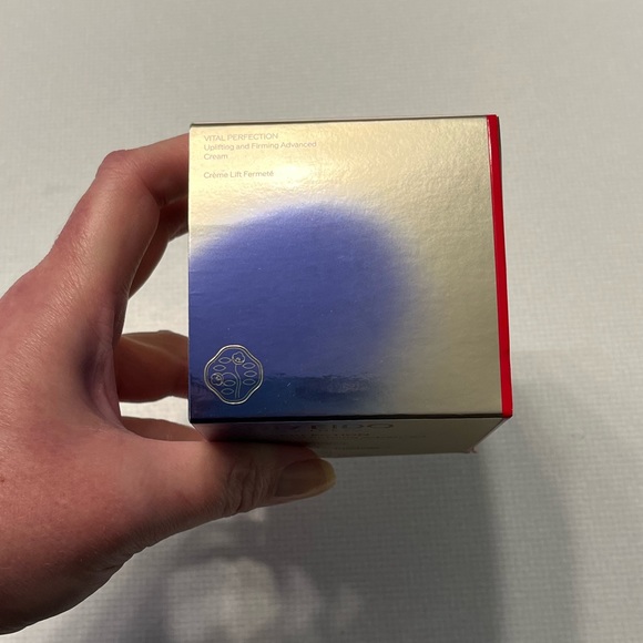 Shiseido Vital Perfection Brand New in Box!! - Picture 12 of 16